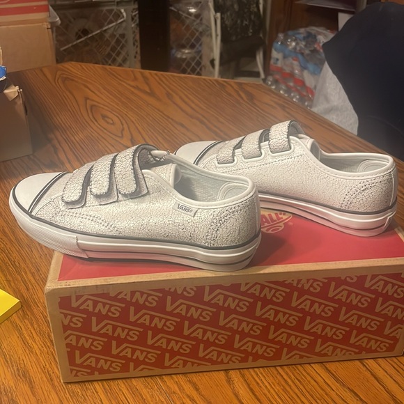 Vans prison, issue, white and black three strap off the wall shoes, M 4.5, W 6. - Picture 3 of 9